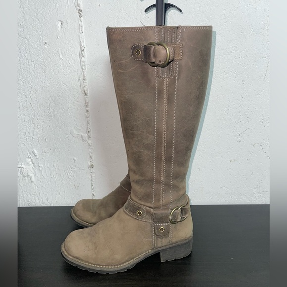 Clarks Shoes - Clarks tall Leather boot size 6.5